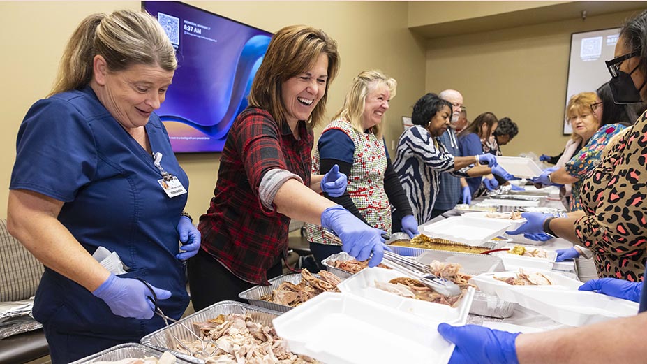 Hospice Staff Packs Thanksgiving Meals for Families